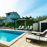 Stone Mia With Pool *