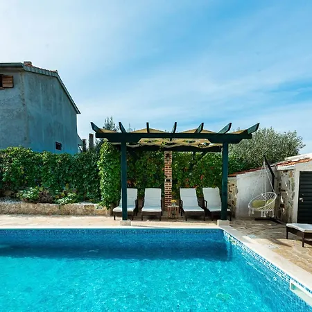 Stone Mia With Pool *
