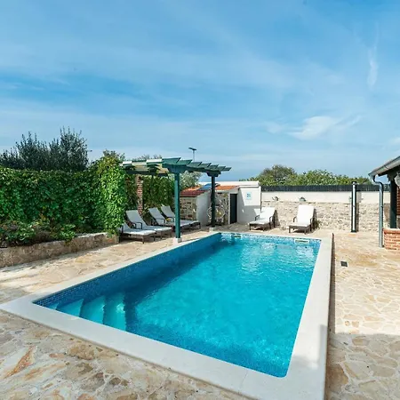 Stone Mia With Pool *