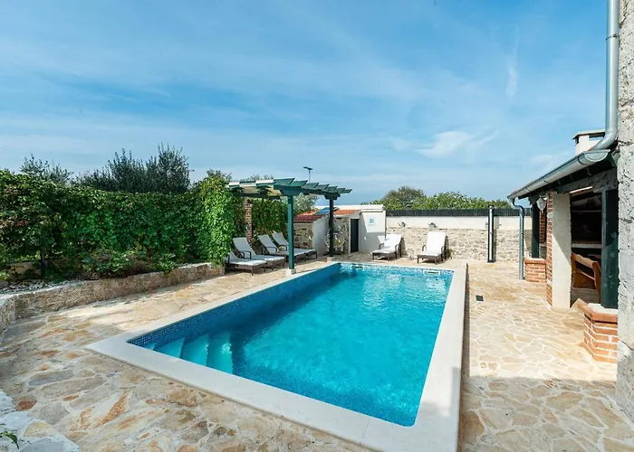 Stone Mia With Pool *