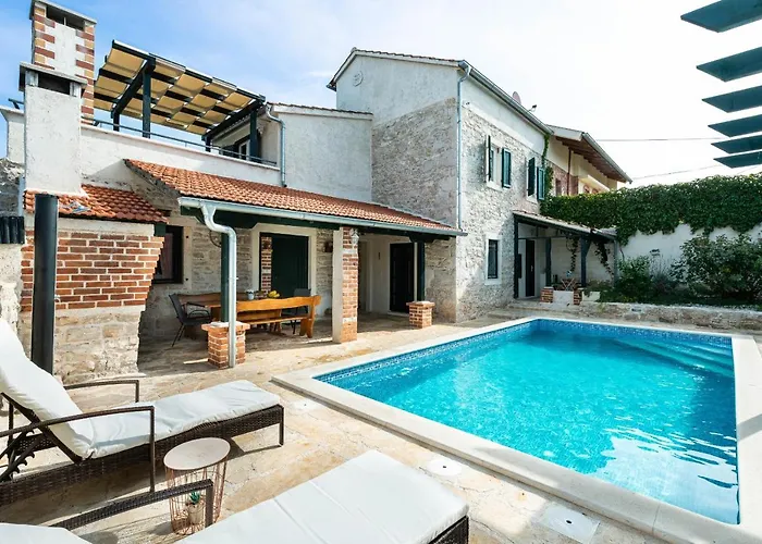 Stone Mia With Pool וילה