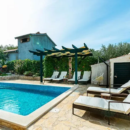 Stone Mia With Pool *
