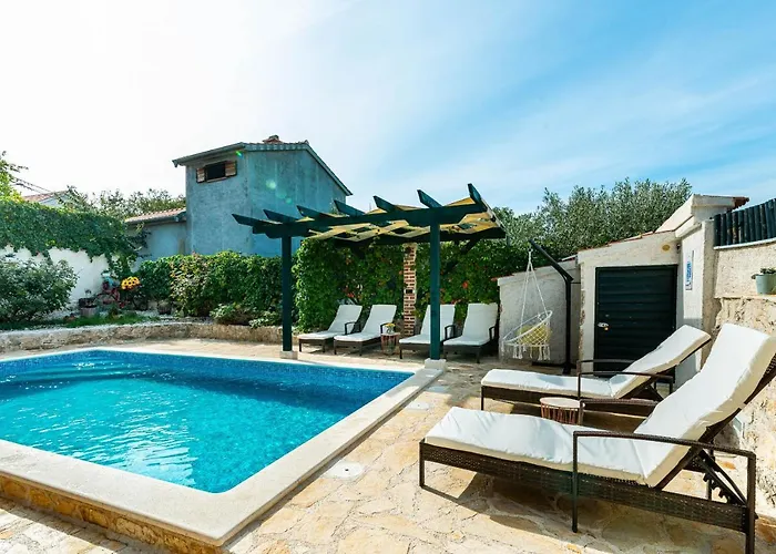 Stone Mia With Pool *