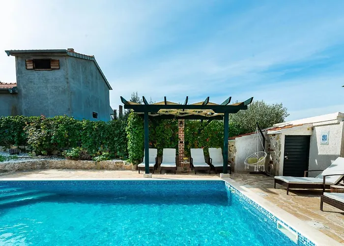 Stone Mia With Pool *