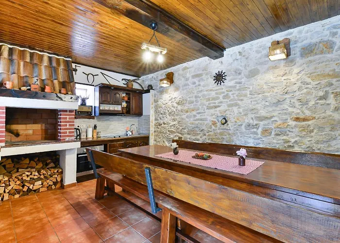 Stone Mia With Pool * Debeljak