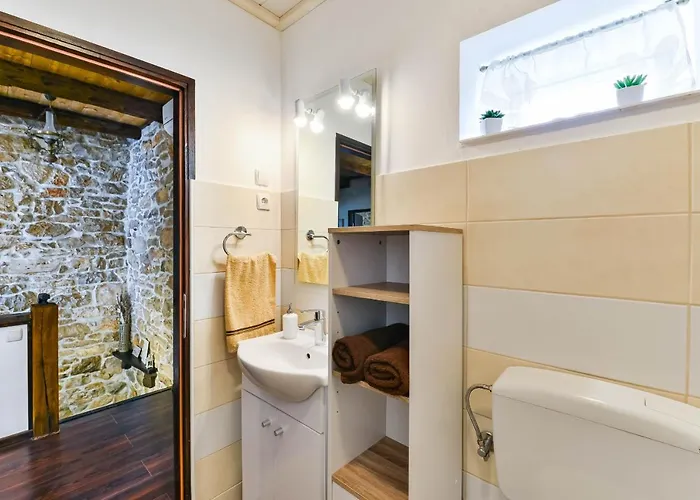 Stone Mia With Pool * Debeljak