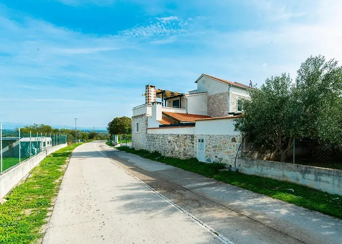 Stone Mia With Pool *